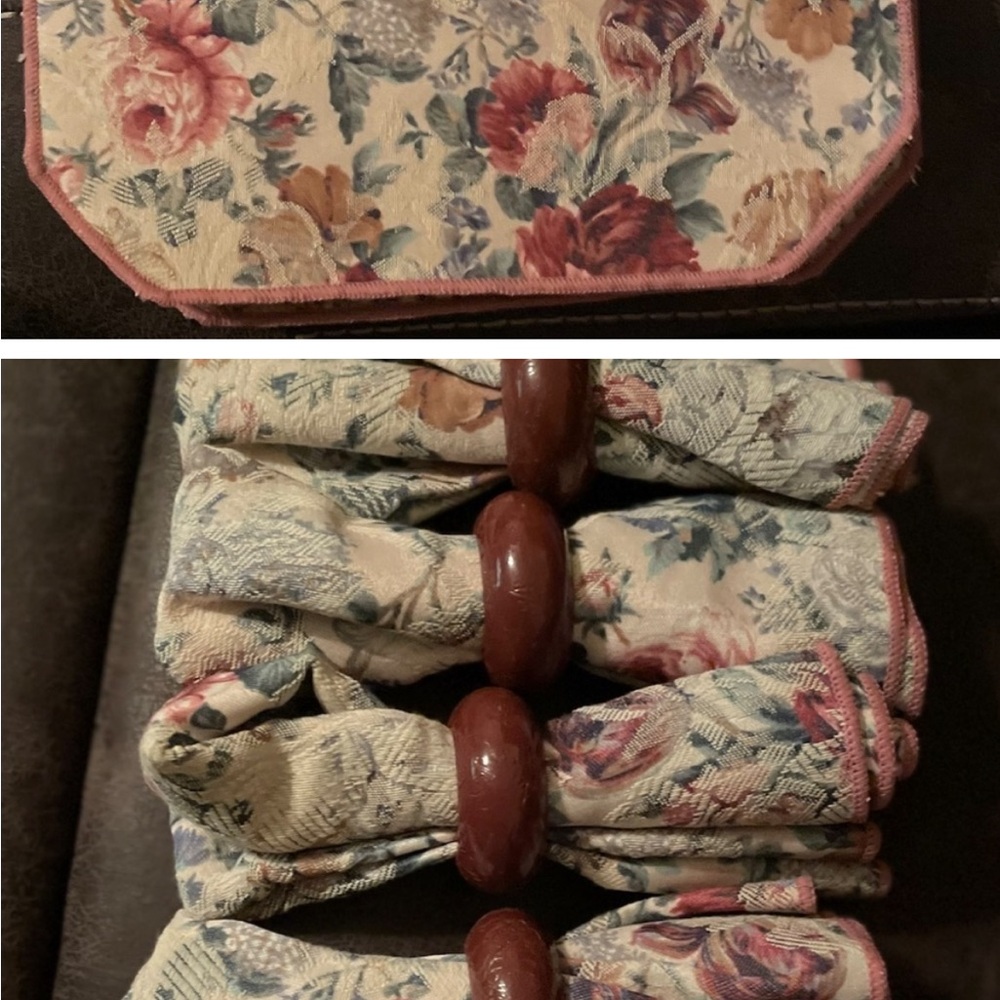 ‼️PRICE DROP‼️ 12 Piece Place Set. 4 placemats, 4 napkin rings and 4 napkins❤️